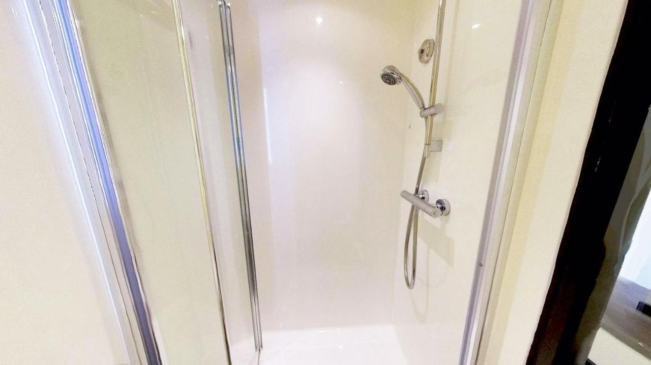Vibrant Ensuite Rooms, London - Sk Londen Buitenkant foto